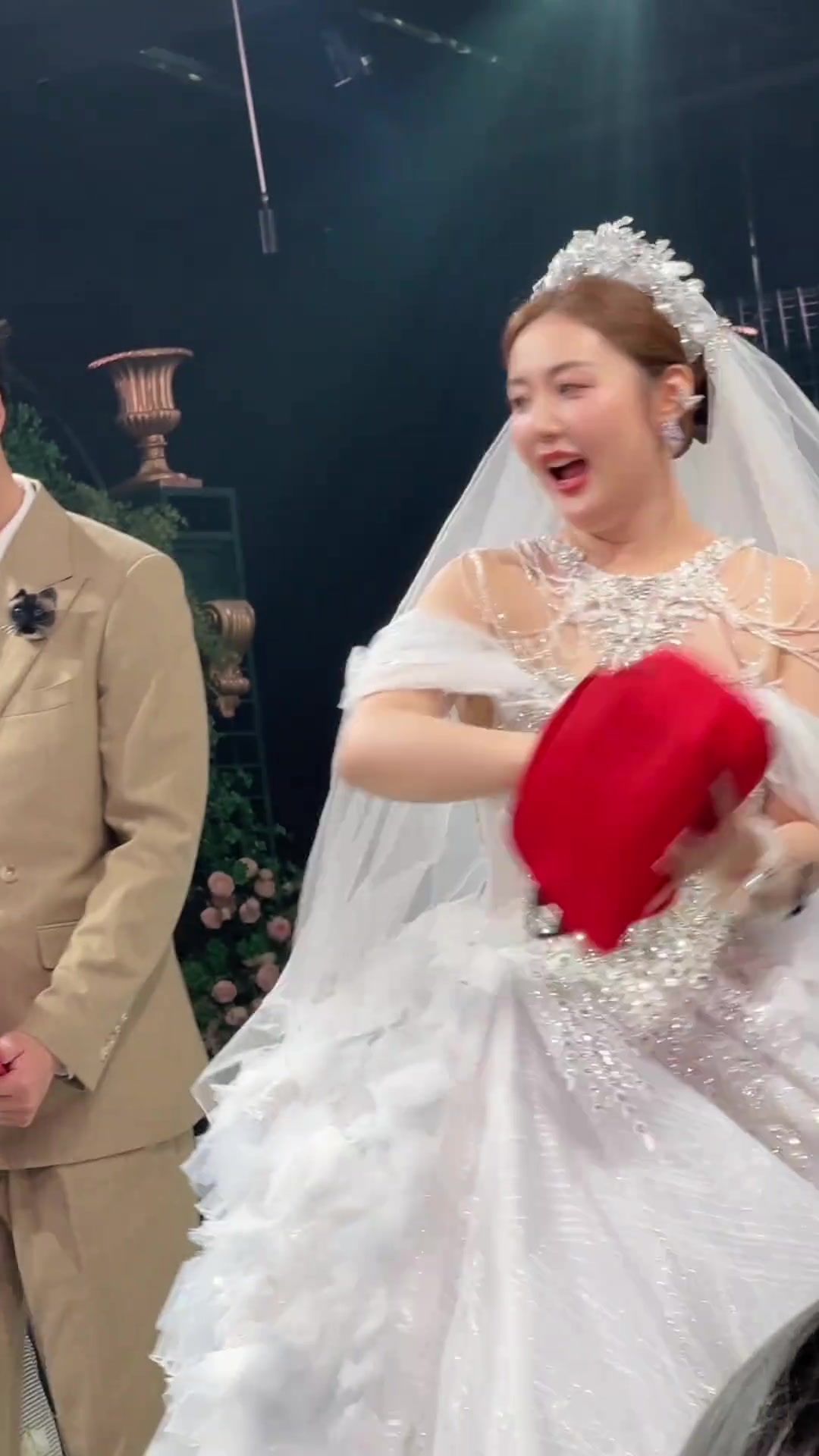 什么水平?曼聯(lián)女球迷結(jié)婚婚禮播放曼聯(lián)隊(duì)歌