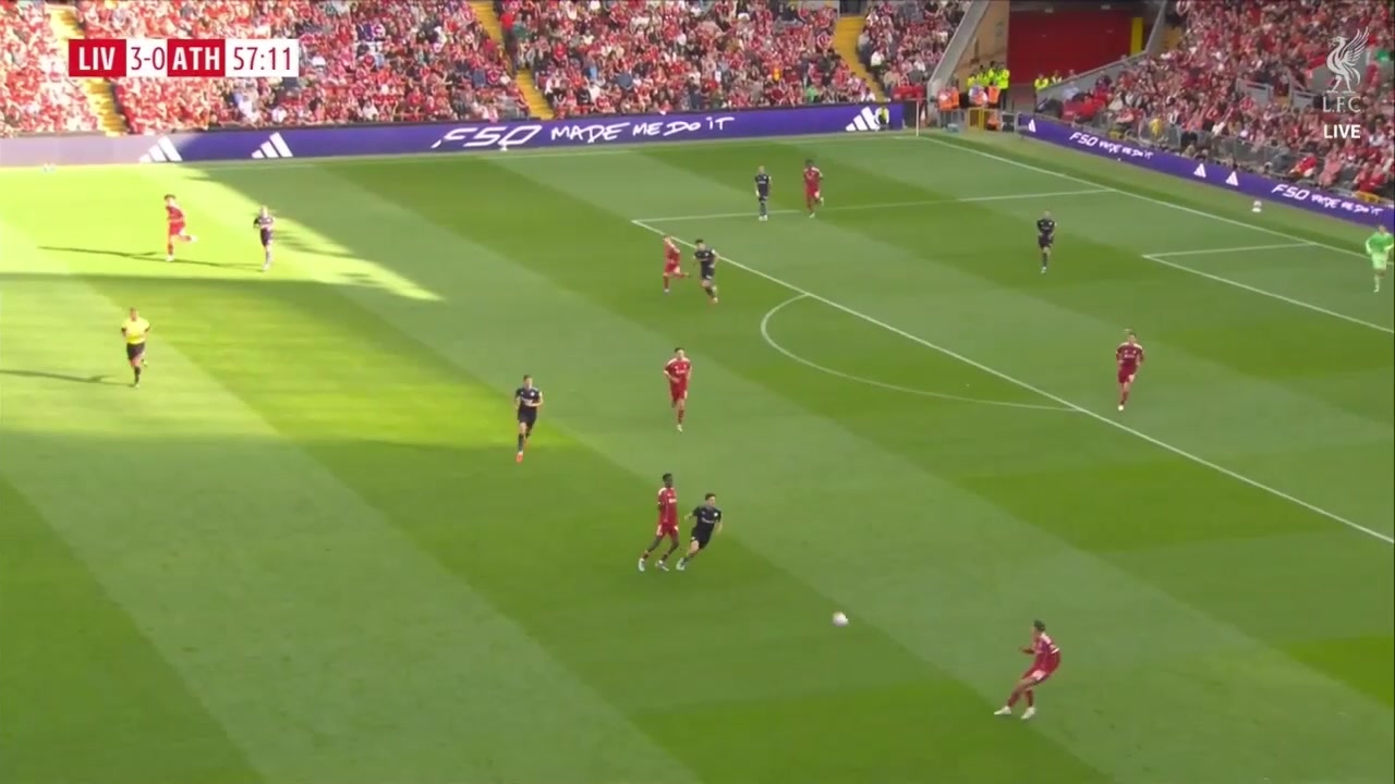 努涅斯禁區(qū)內(nèi)送助攻埃利奧特爆射破門利物浦4-0領(lǐng)先畢爾巴鄂