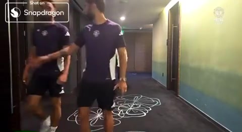 一起調(diào)皮B費(fèi)和庫(kù)尼亞現(xiàn)在已經(jīng)成為老鐵了