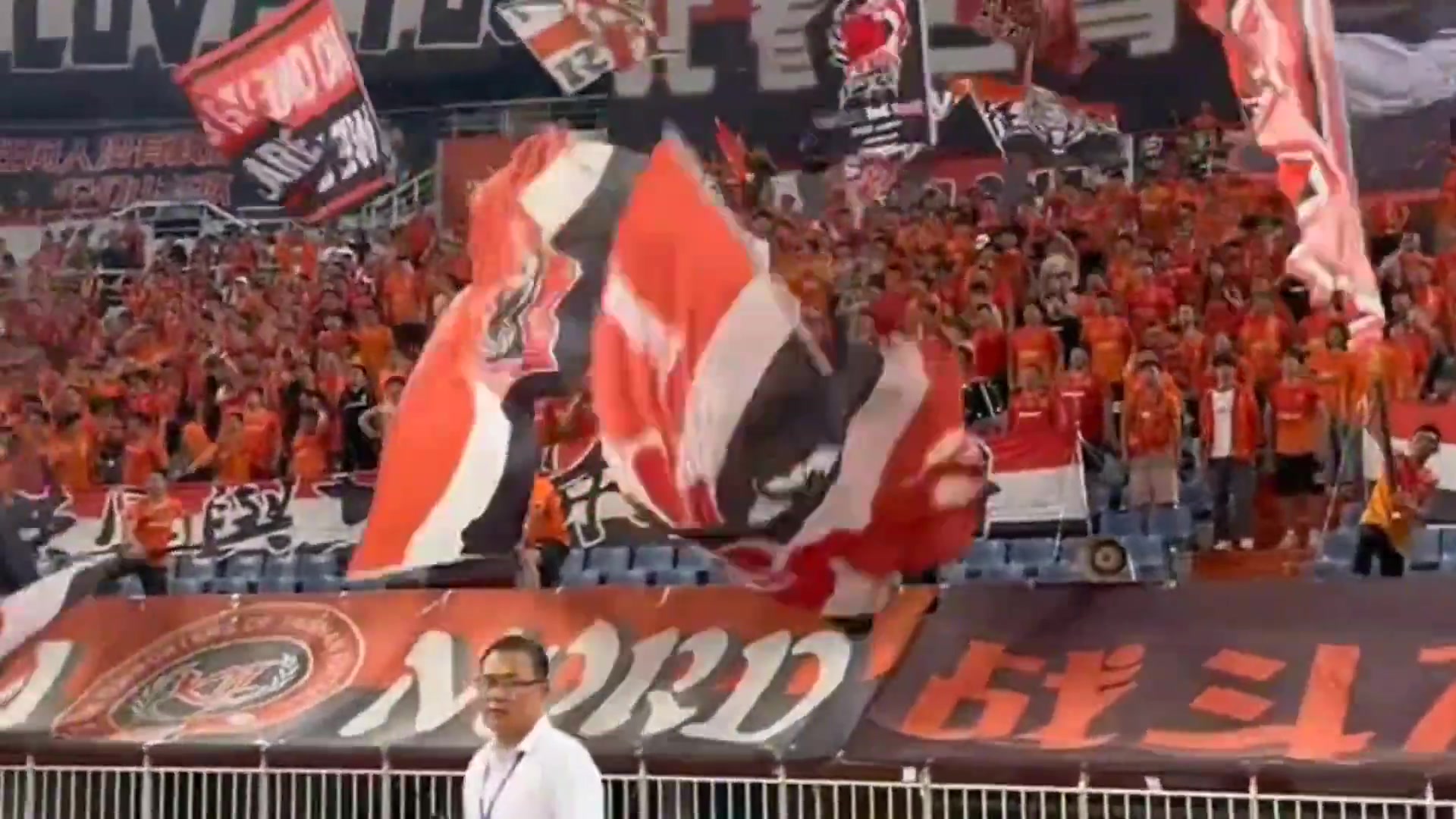 博主山東泰山被處罰都是因為那幾個熊孩子不是山東球迷的錯