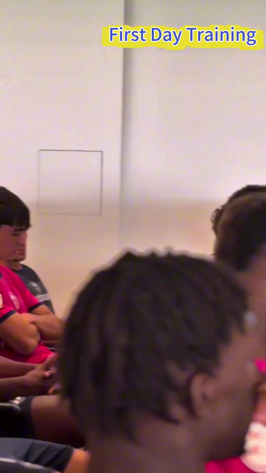 鄺兆鐳加盟西協(xié)乙球隊(duì)后第一練這強(qiáng)度直接拉滿(mǎn)了隊(duì)友們都太高大