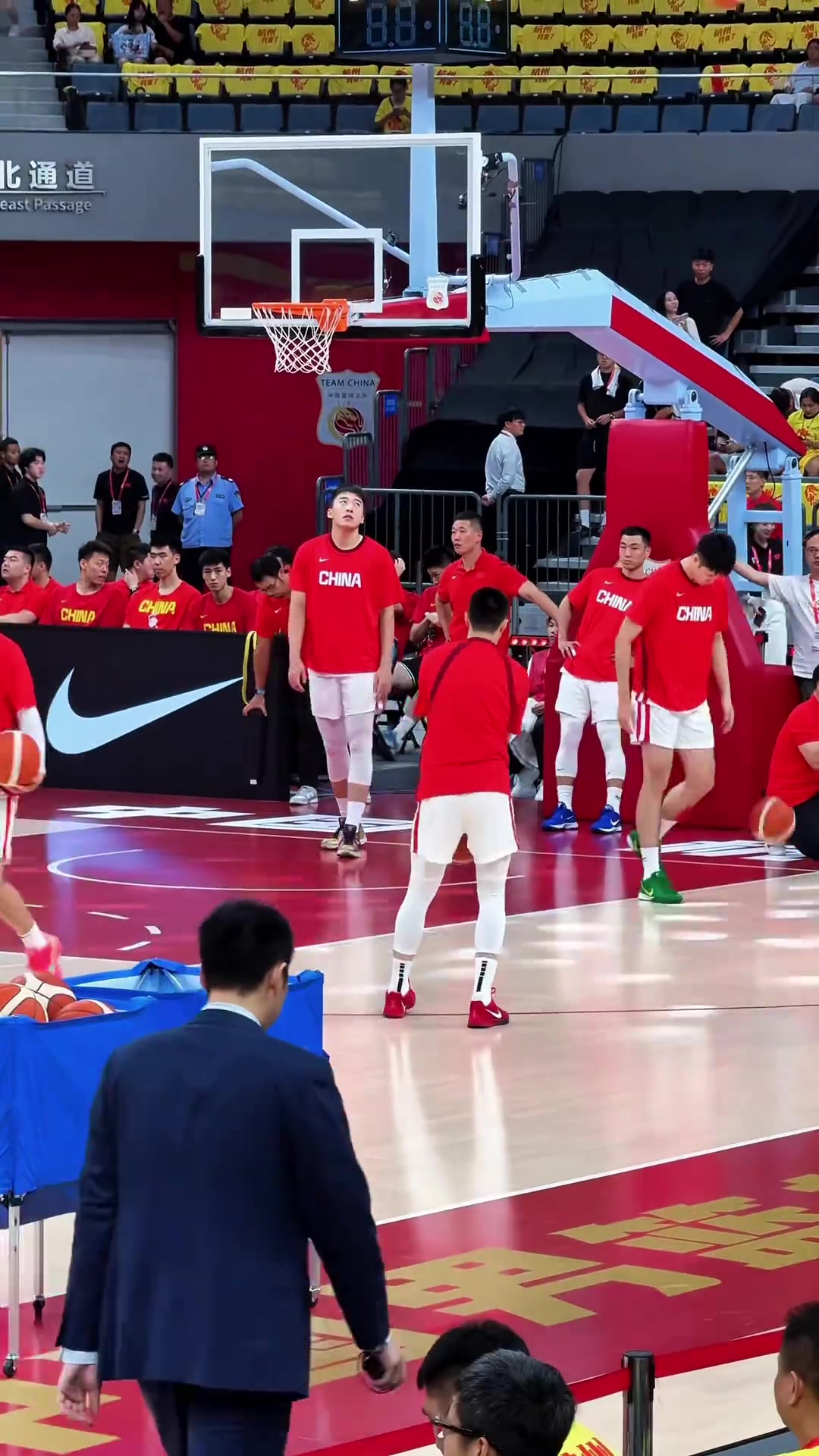 師承哈登胡明軒賽前熱身竟然用出了后撤三步投籃