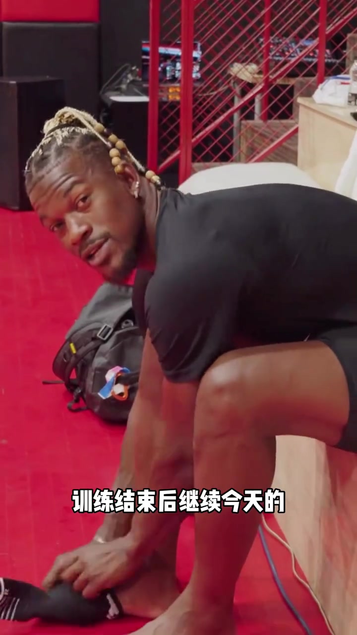 對(duì)得起勇士給的每一分錢巴特勒中國行期間也不忘每天訓(xùn)練