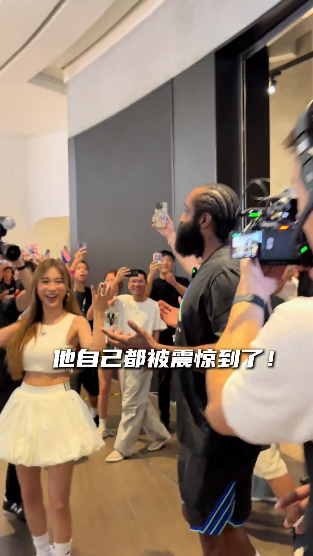 哈登中國(guó)行這人氣照這架勢(shì)NBA退役后高低要來(lái)CBA打一年