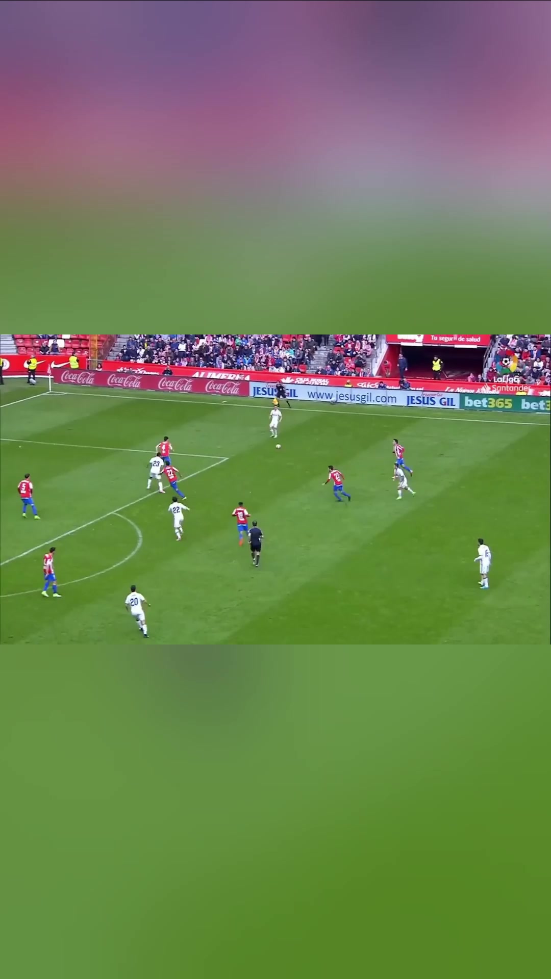 太靈活了伊斯科在眾人的圍搶中取得進(jìn)球