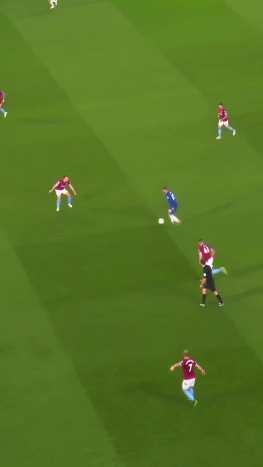 以前切爾西打不開(kāi)局面把球傳給阿扎爾就完事了