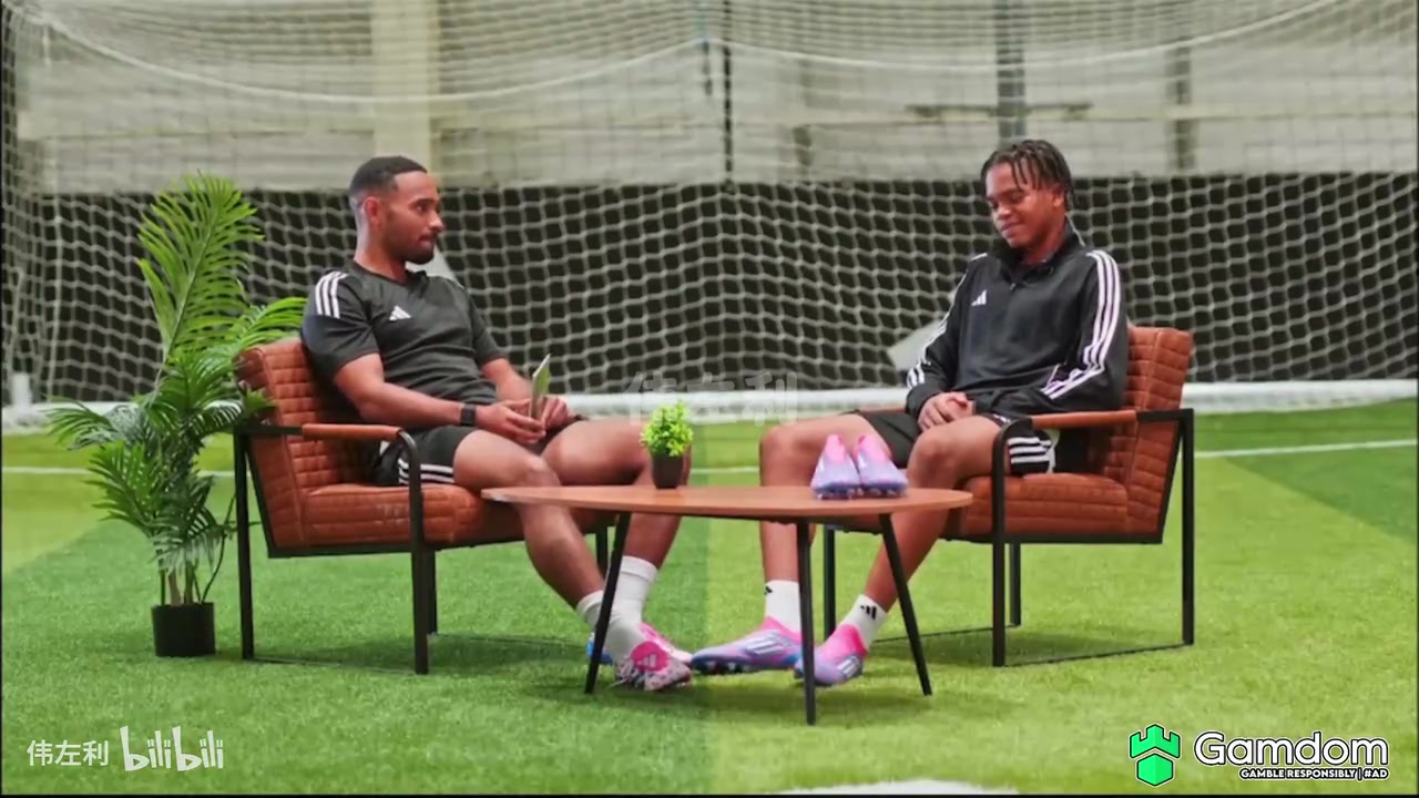 梅粉1主持人稱(chēng)梅西是GOAT利物浦新星恩古莫哈連連點(diǎn)頭