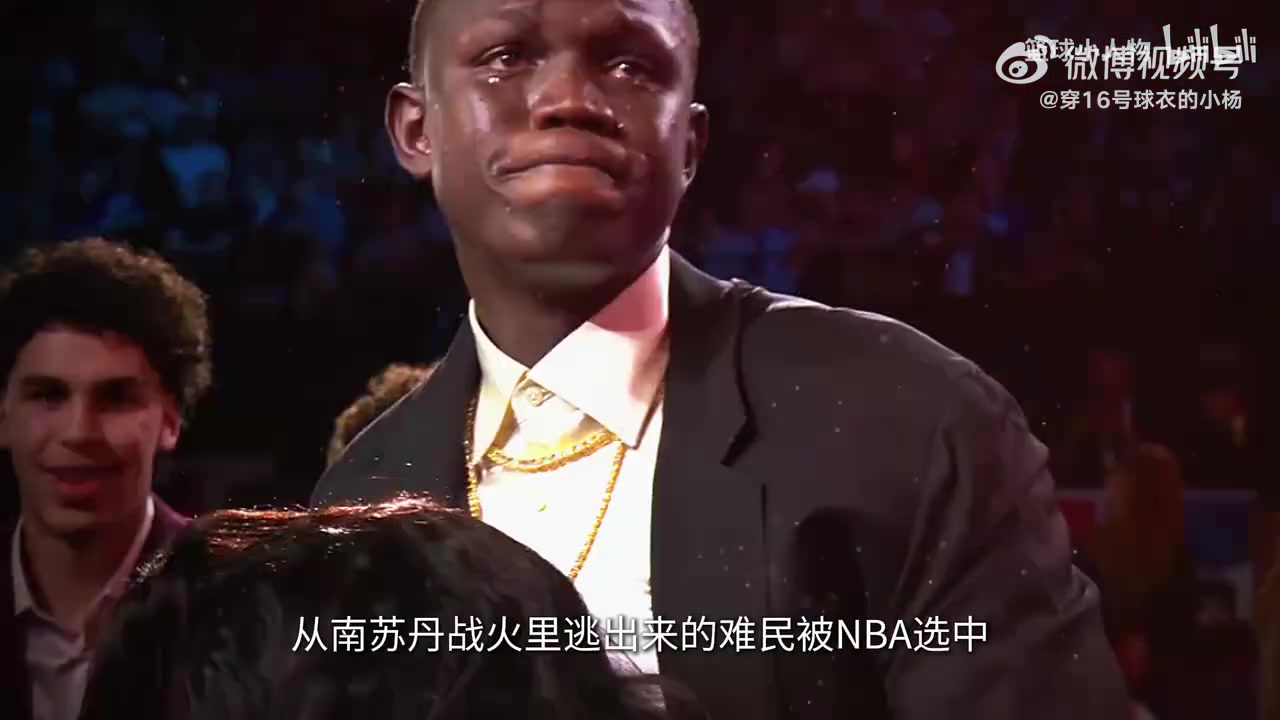 今年最勵志的新秀楊瀚森當選的時候馬盧阿奇第一時間上前祝賀