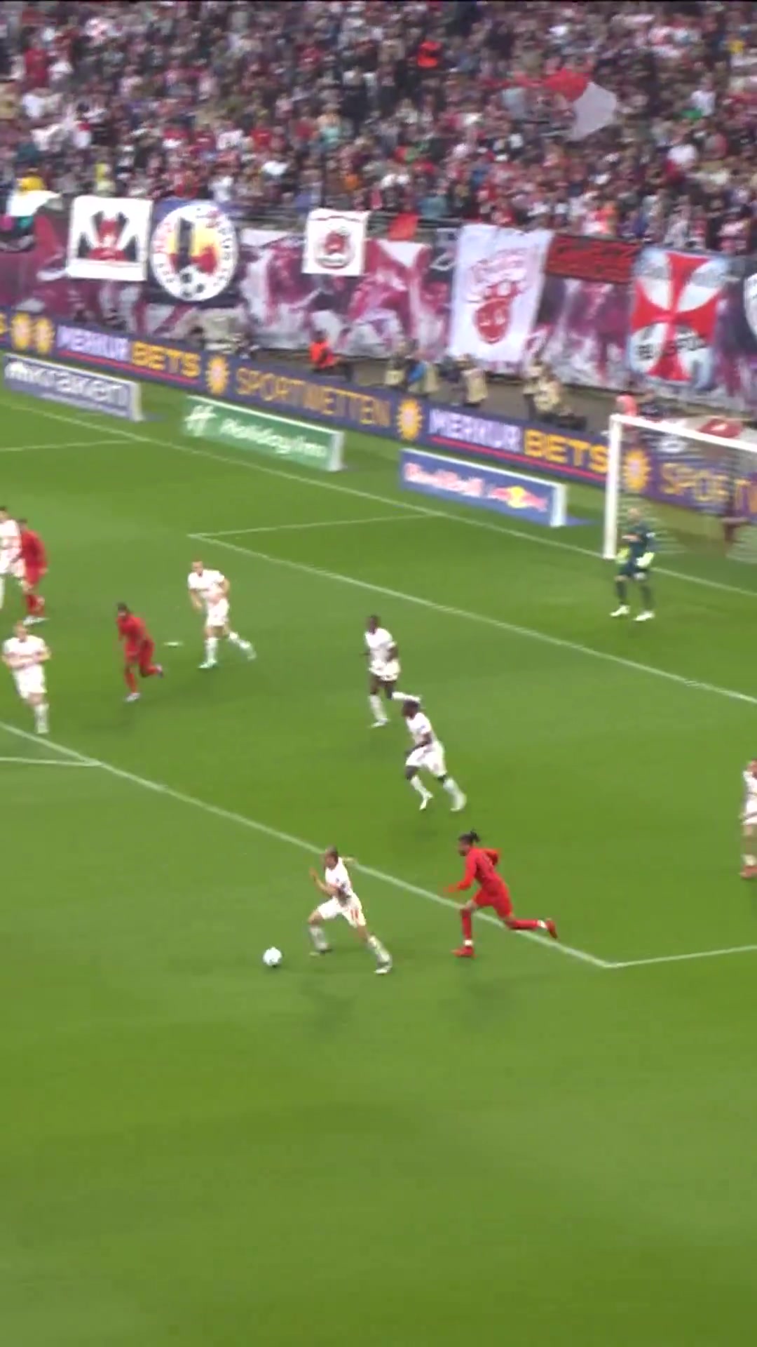 驚天外腳背塞斯科對(duì)拜仁這粒進(jìn)球讓全世界都認(rèn)識(shí)了他