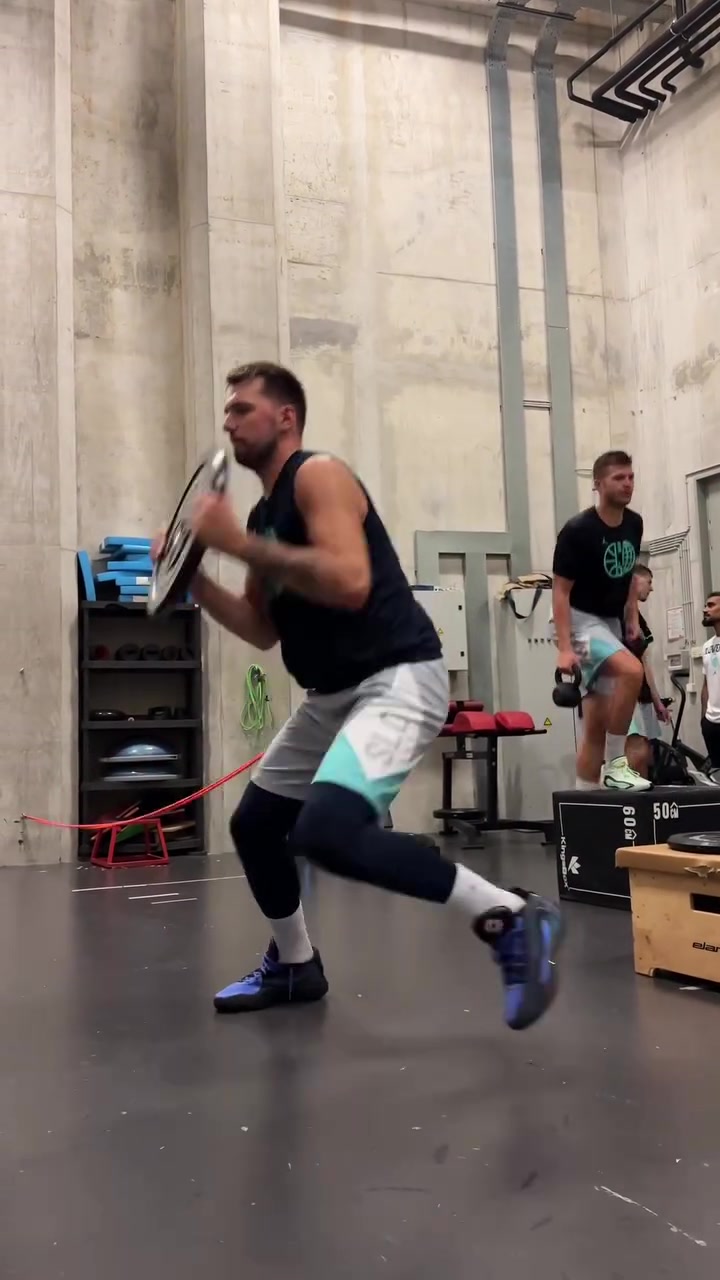 成功減肥28斤東契奇現(xiàn)在這身形真的是完美啊