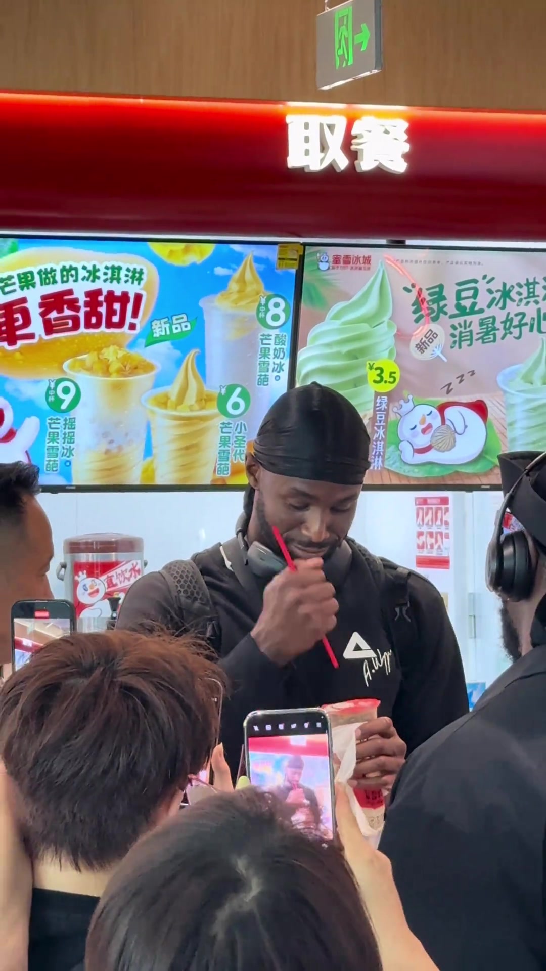 維金斯蜜雪初體驗連連點頭被驚喜到了