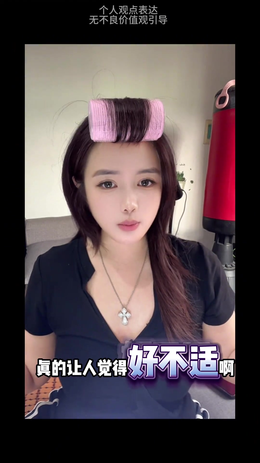 女生心疼張?jiān)⒋┣鍥鲆路_球到底是誰(shuí)在逼迫她