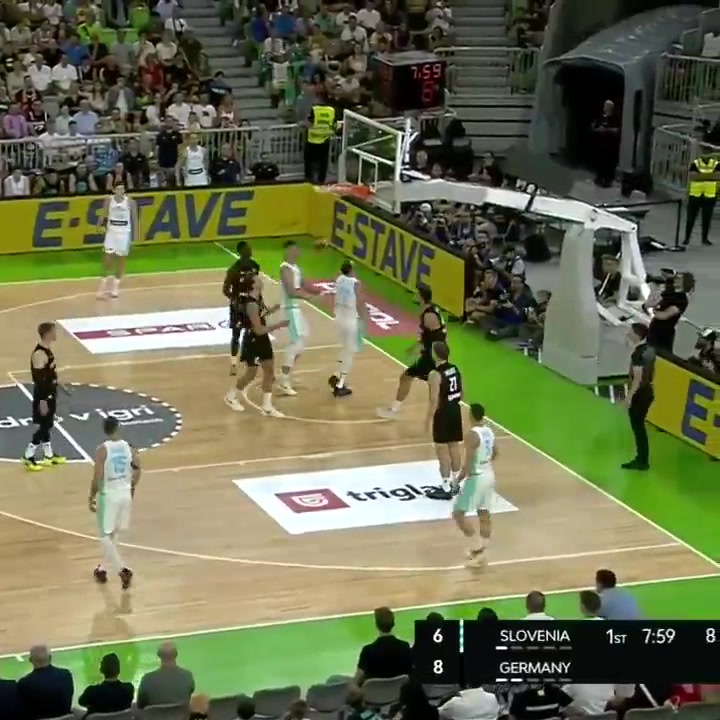 速度快了不止一檔啊東契奇被犯規(guī)后隨手拋進(jìn)逆天高打板21