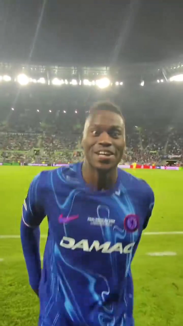 不當(dāng)喜劇演員可惜了名場面拉維亞鏡頭下的巴迪亞西勒