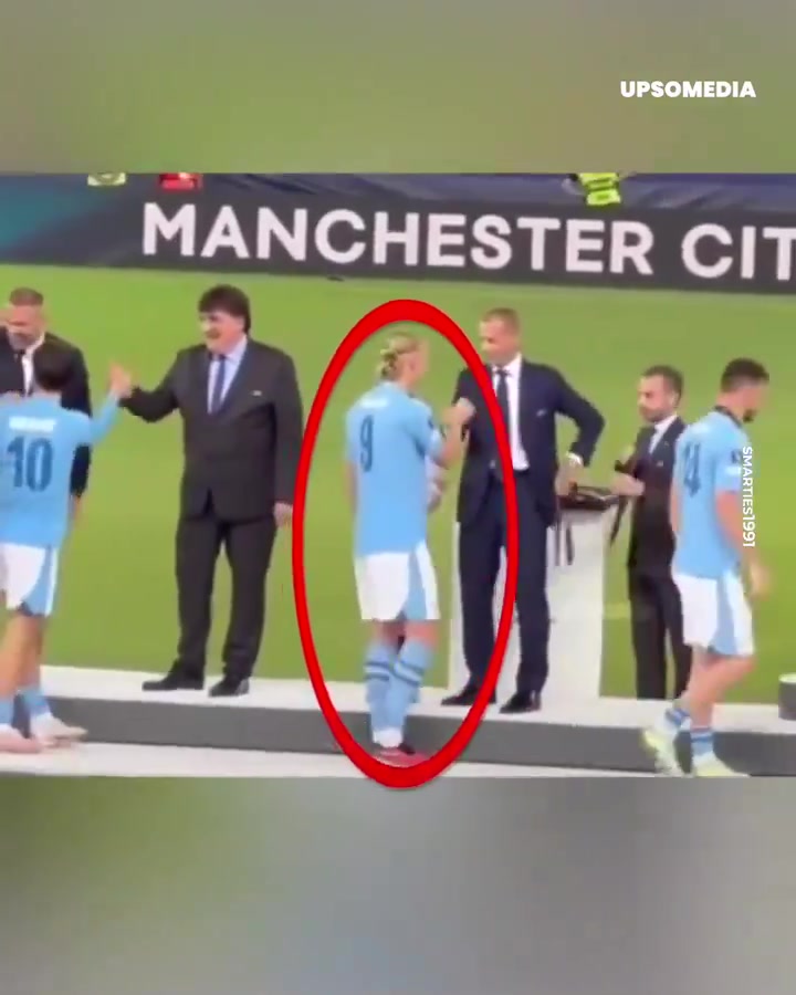 太暖了沒有一個(gè)人注意到她是盲人女孩 只有格拉利什注意到并給予關(guān)心