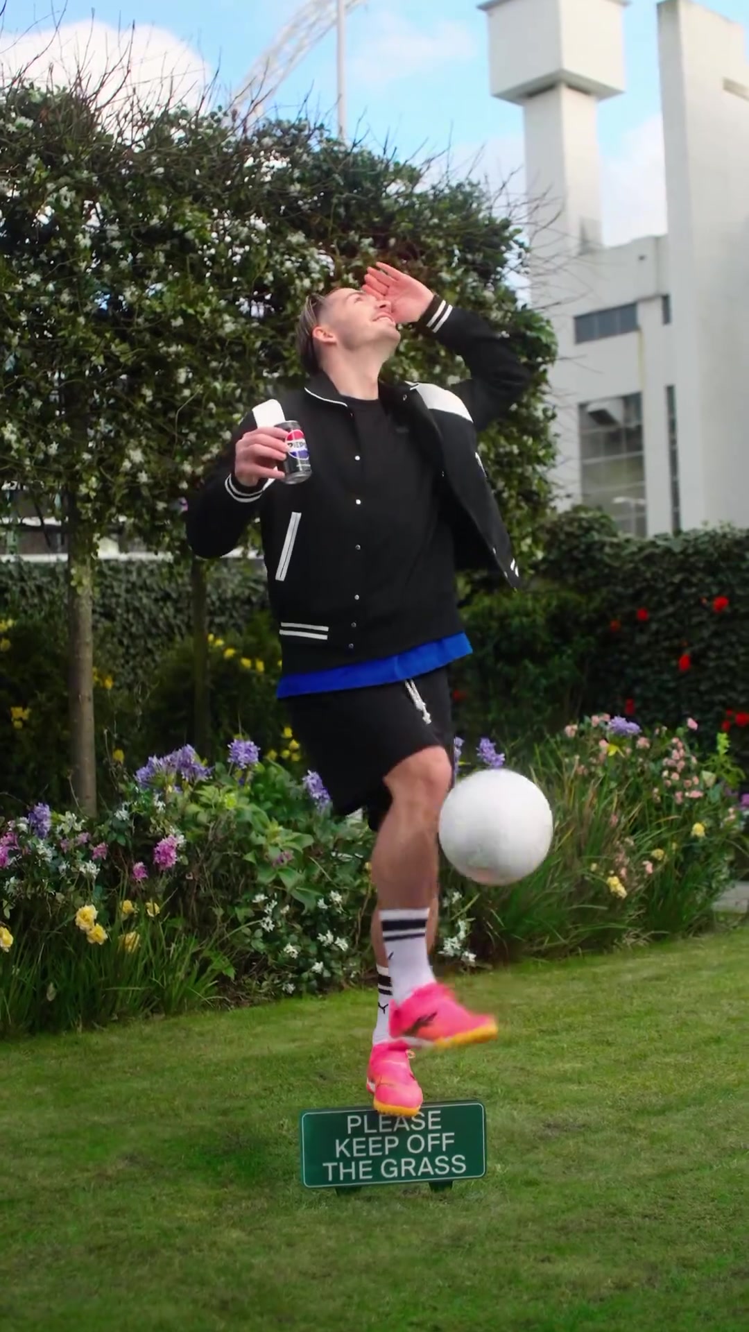 格拉利什昔日百事廣告喝了能在提示牌上顛球