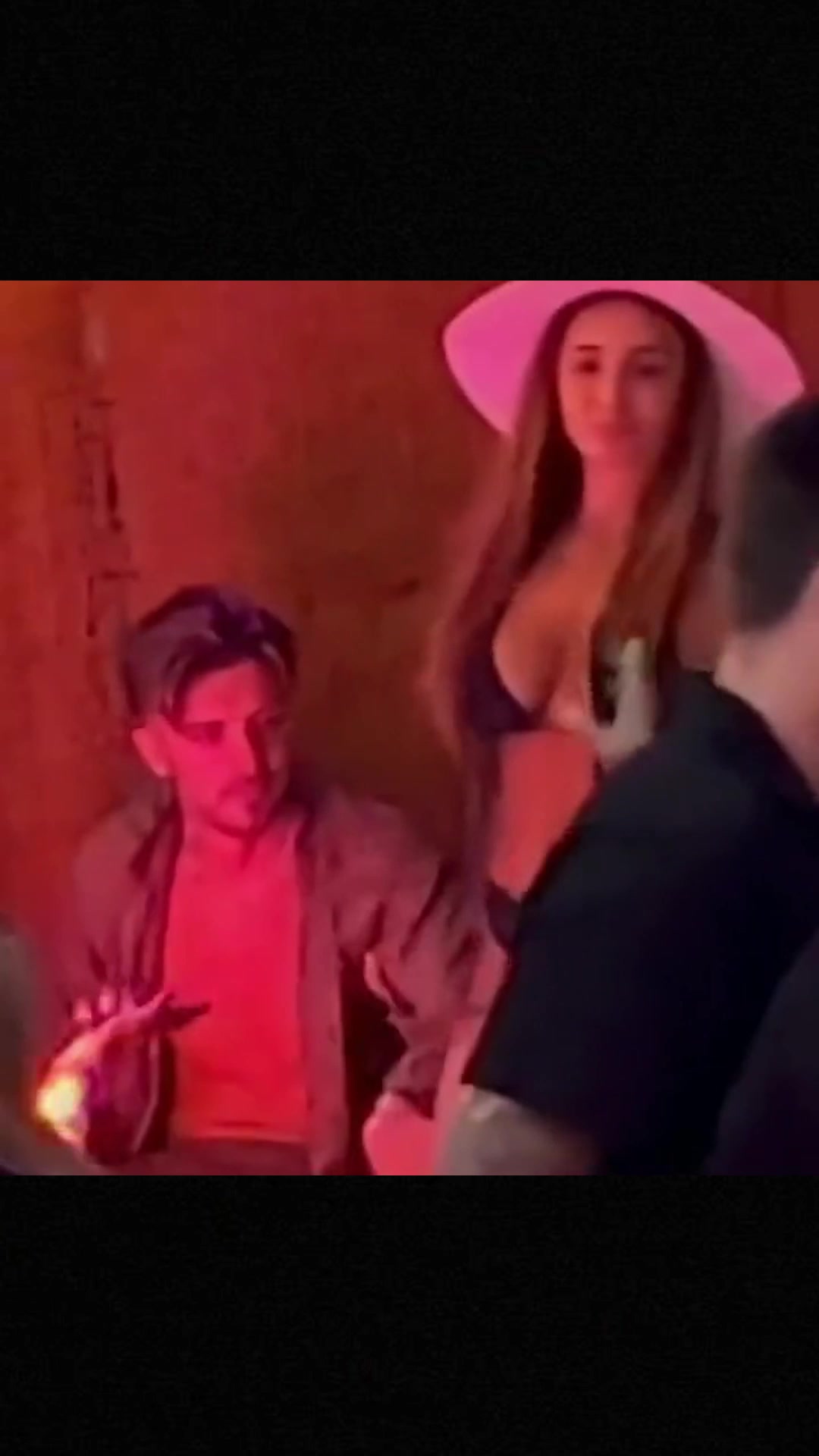 性感美人環(huán)繞格拉利什的快樂一般人體驗(yàn)不到