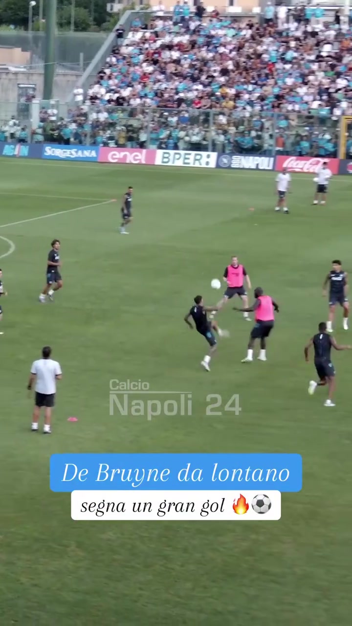 黃金搭檔那不勒斯訓(xùn)練賽盧卡庫(kù)助攻德布勞內(nèi)破門(mén)