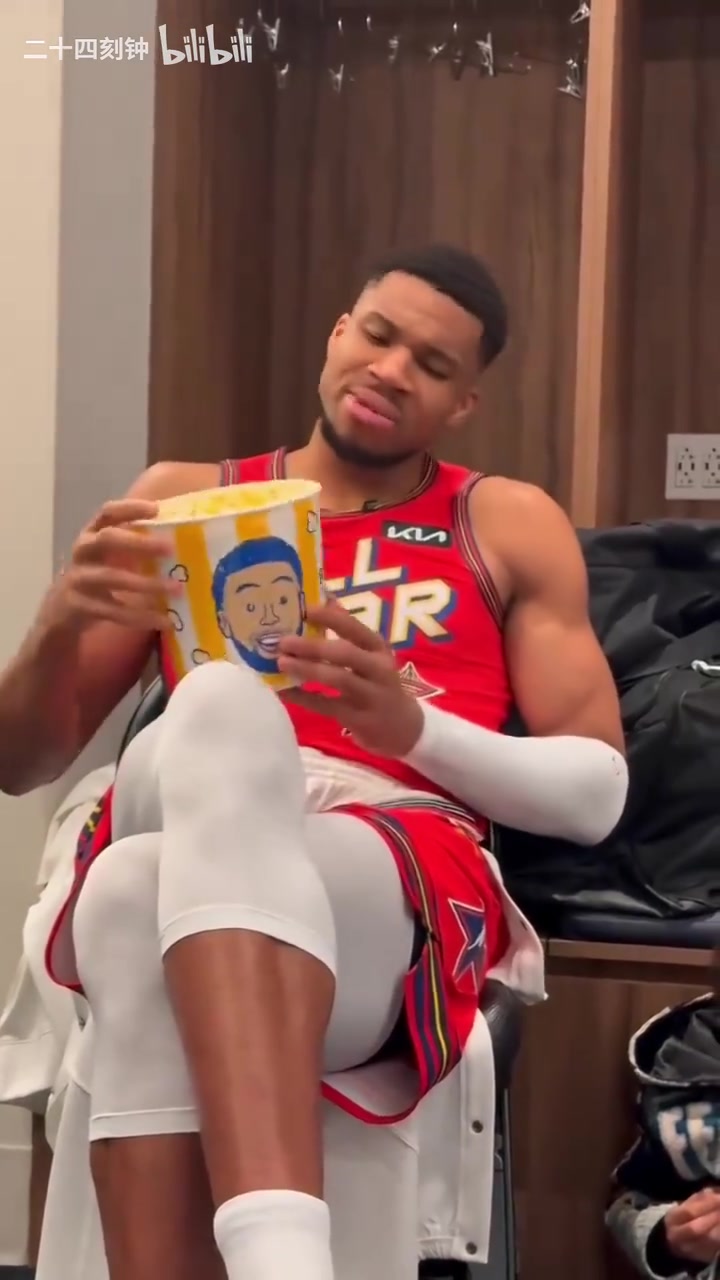 幽默一刻字母哥全明星吃庫里專屬爆米花這能讓你投籃更準(zhǔn)嗎