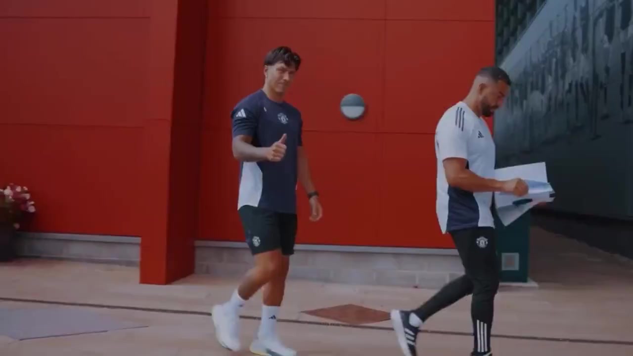 曼聯(lián)官方發(fā)布利馬的恢復(fù)訓(xùn)練已經(jīng)接近徹底康復(fù)