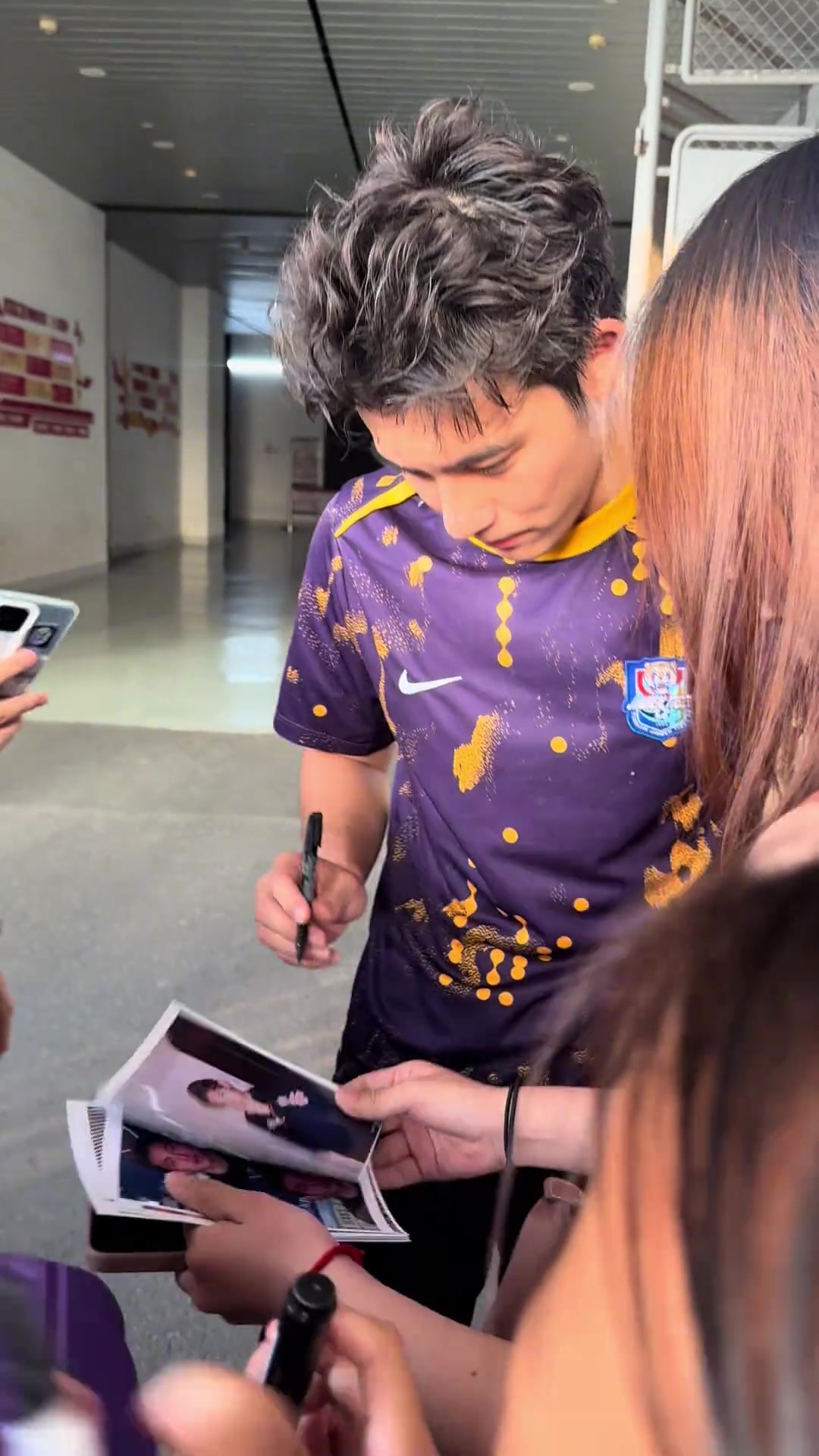 太帥了網(wǎng)友近距離懟拍李明之子李嗣镕仍全程無(wú)死角