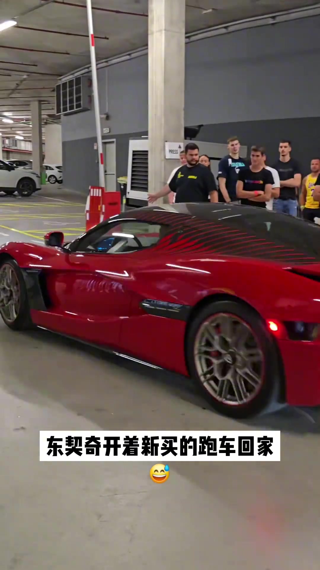 東契奇打完比賽開著新買的超跑回家有沒有懂的吧友科普一下
