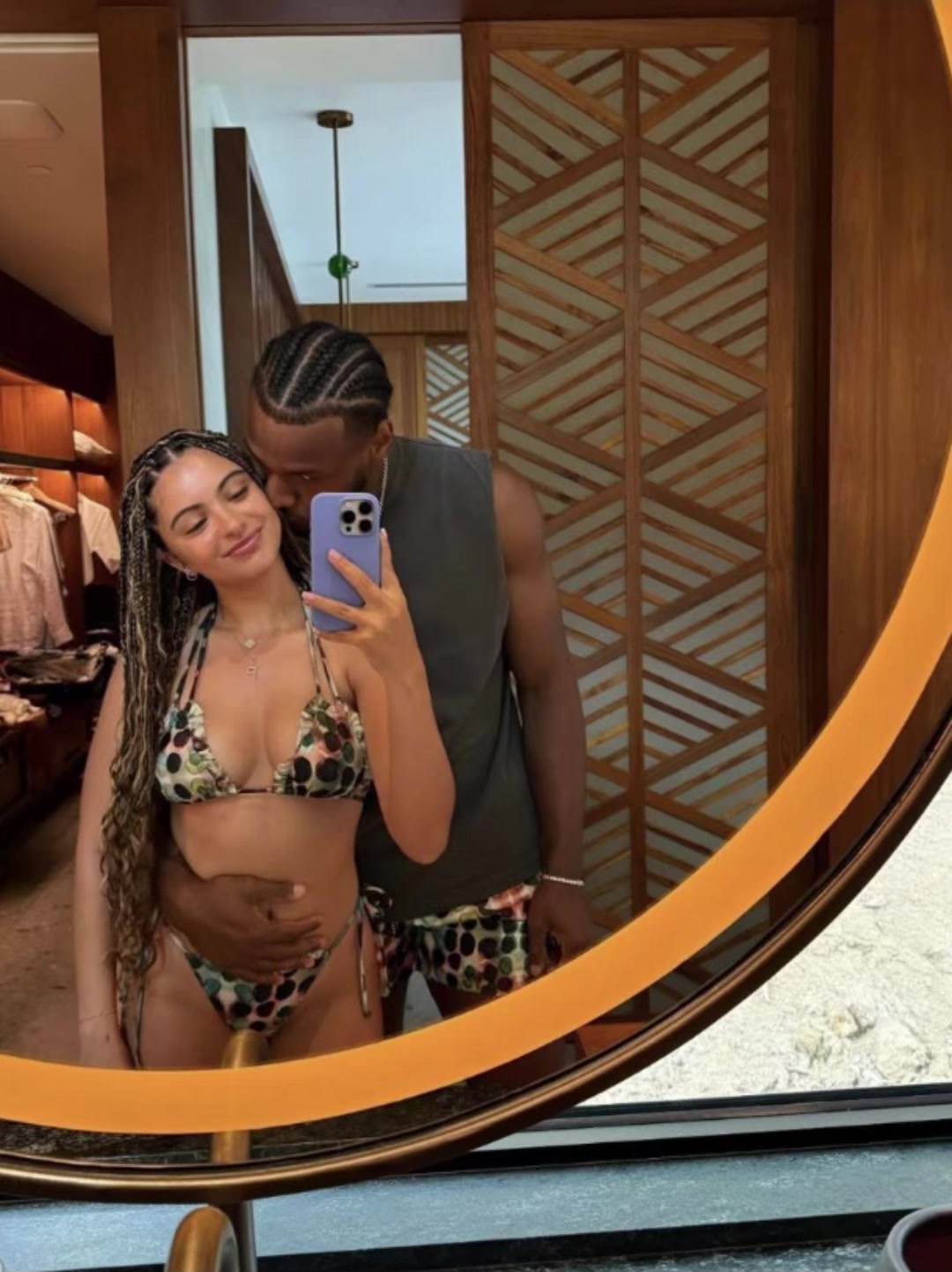 挺會玩布朗尼和穿比基尼的女友自拍穿的甚至是情侶色