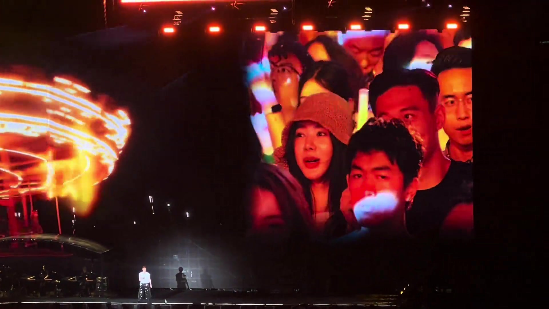 原來你也是粉絲李榮浩演唱會(huì)大屏幕上捉到蔣圣龍