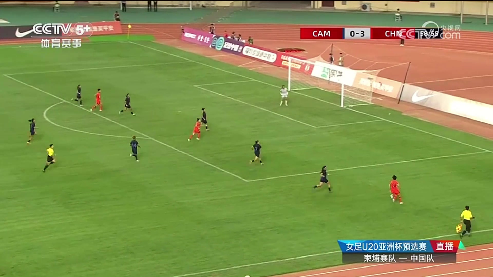 中國(guó)女足邊路傳中柬埔寨門(mén)將撲出后鄭璐補(bǔ)射破門(mén)