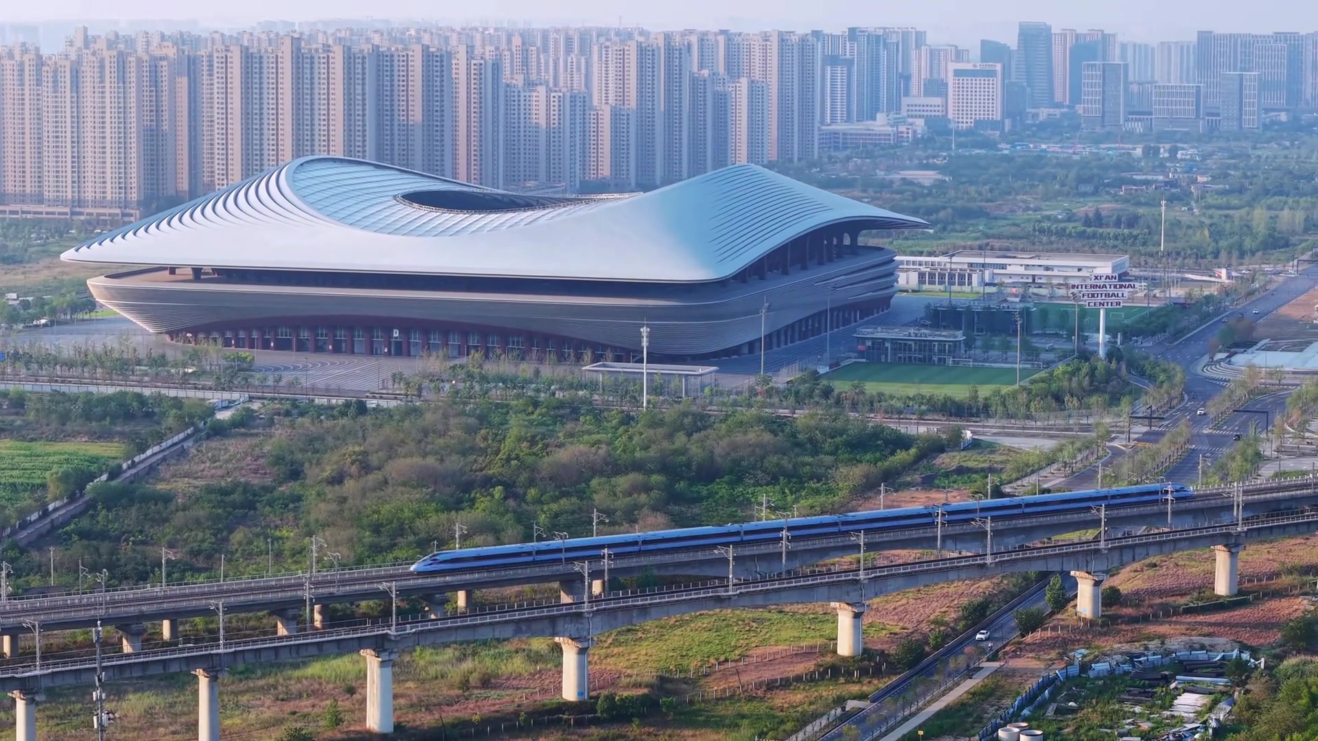 專業(yè)球場(chǎng)1投資30億元的西安國(guó)際足球中心即將投入使用