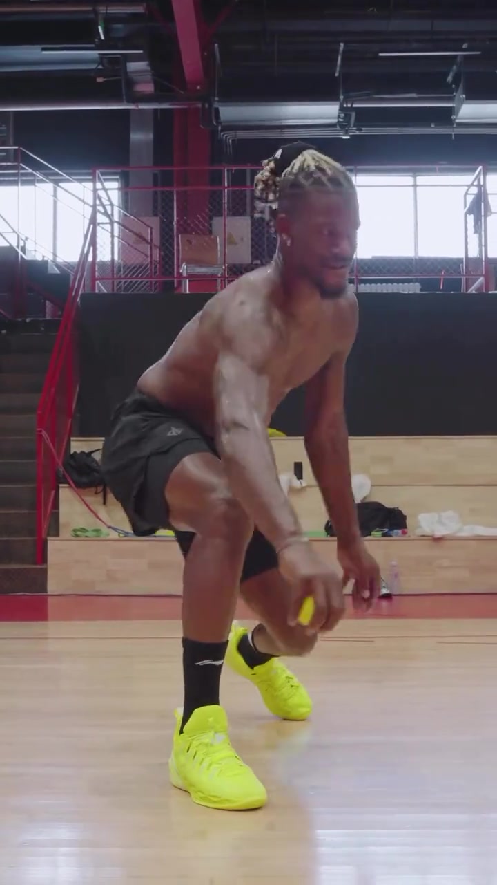 巴特勒中國行空余時間堅持鍛煉...