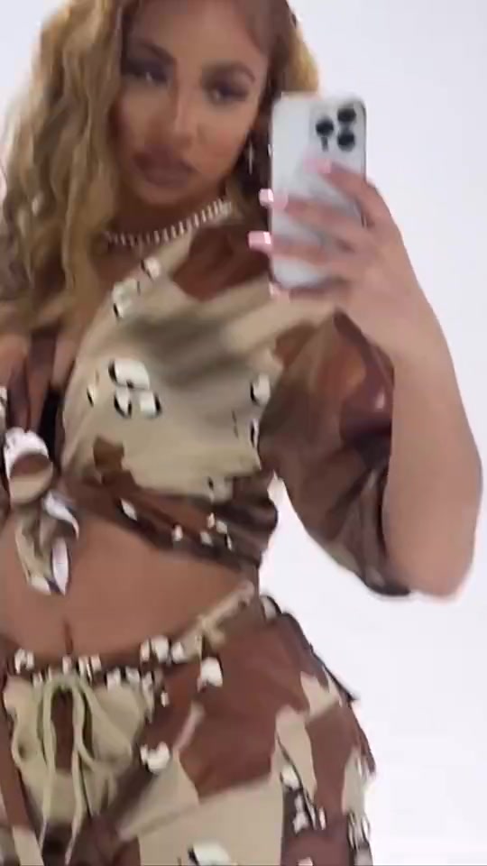 身材相當炸裂哈登這現(xiàn)任女友確實符合咱登哥的審美