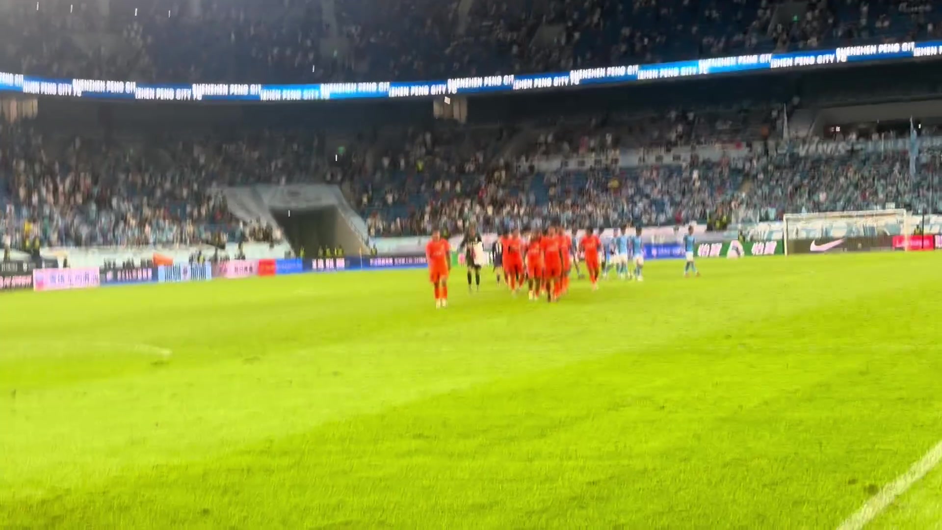 牛志明不容易的客場三分有很多總結(jié)的地方謝場時(shí)亮點(diǎn)在看臺