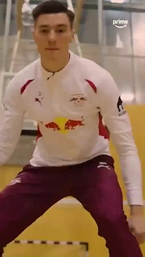 曼聯(lián)買了個籃球員塞斯科我玩籃球很久最喜歡同胞東契奇