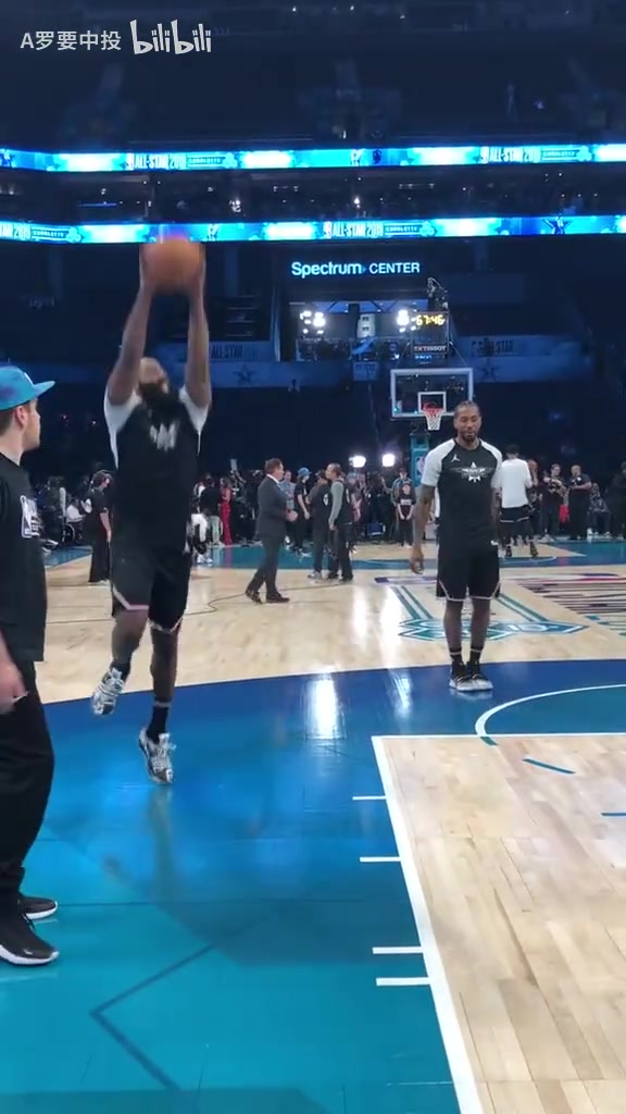 早就有互動(dòng)全明星名場(chǎng)面哈登小卡交流技術(shù)鉆研規(guī)則的大師