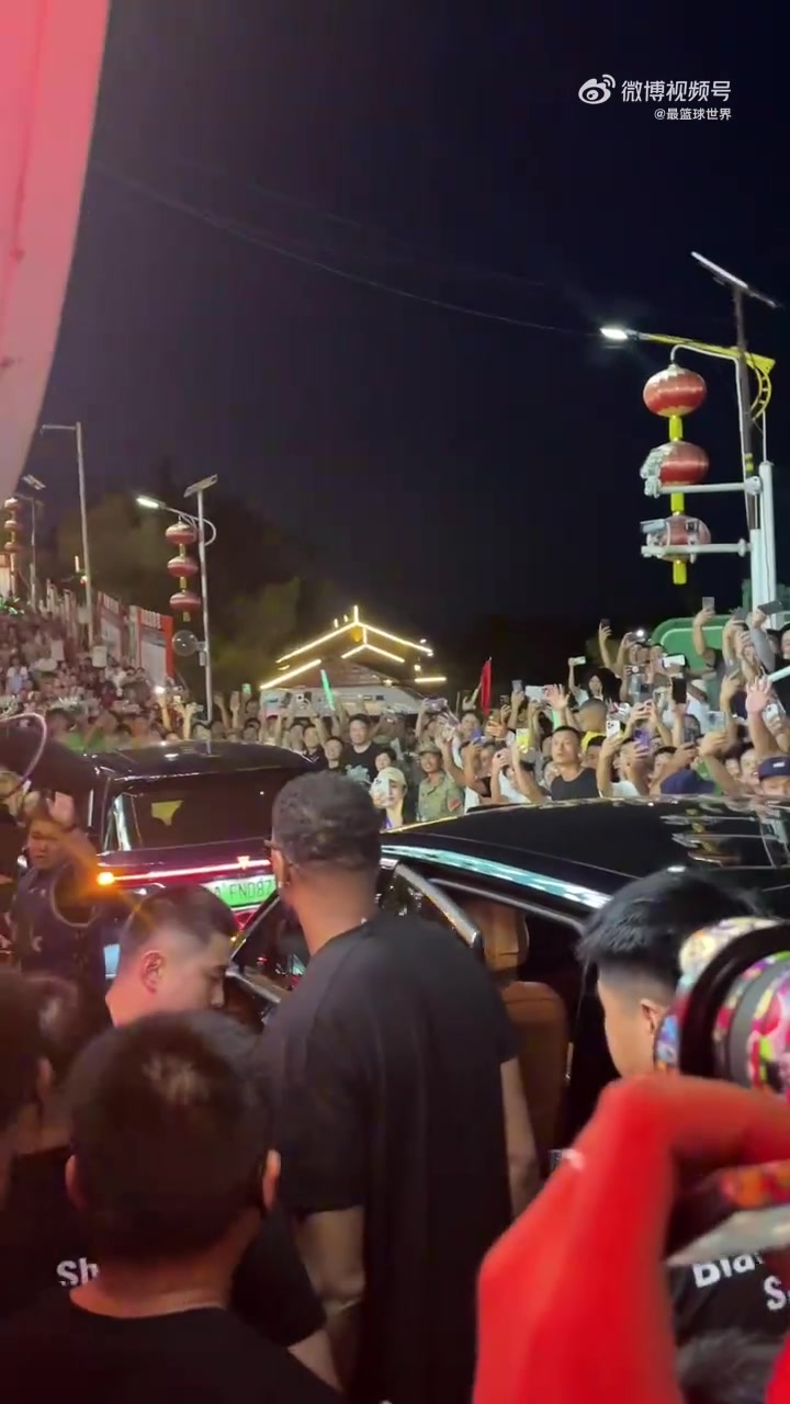 T-MAC真帥啊麥迪空降貴州村BA現(xiàn)場人氣爆棚