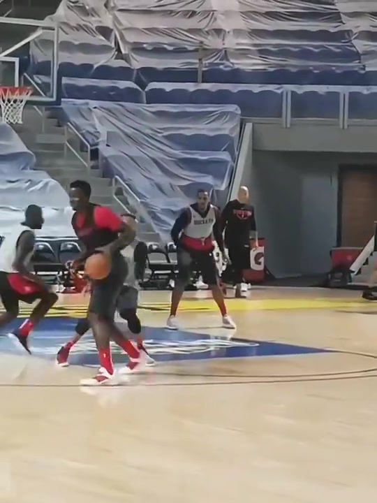 都是回憶啊當(dāng)年18年火箭眾將士的訓(xùn)練視頻哈登保羅卡佩拉