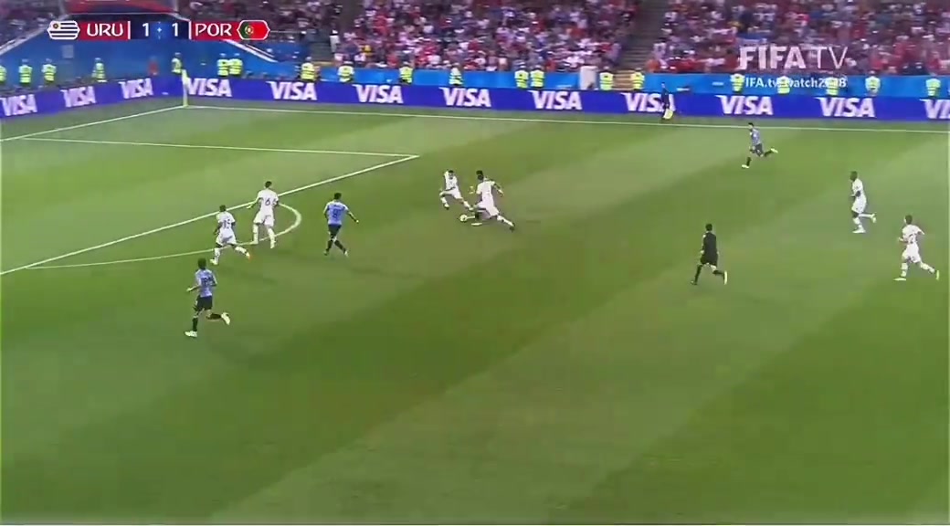 太帥了網(wǎng)友踢過球的都知道卡瓦尼這一腳有多爽