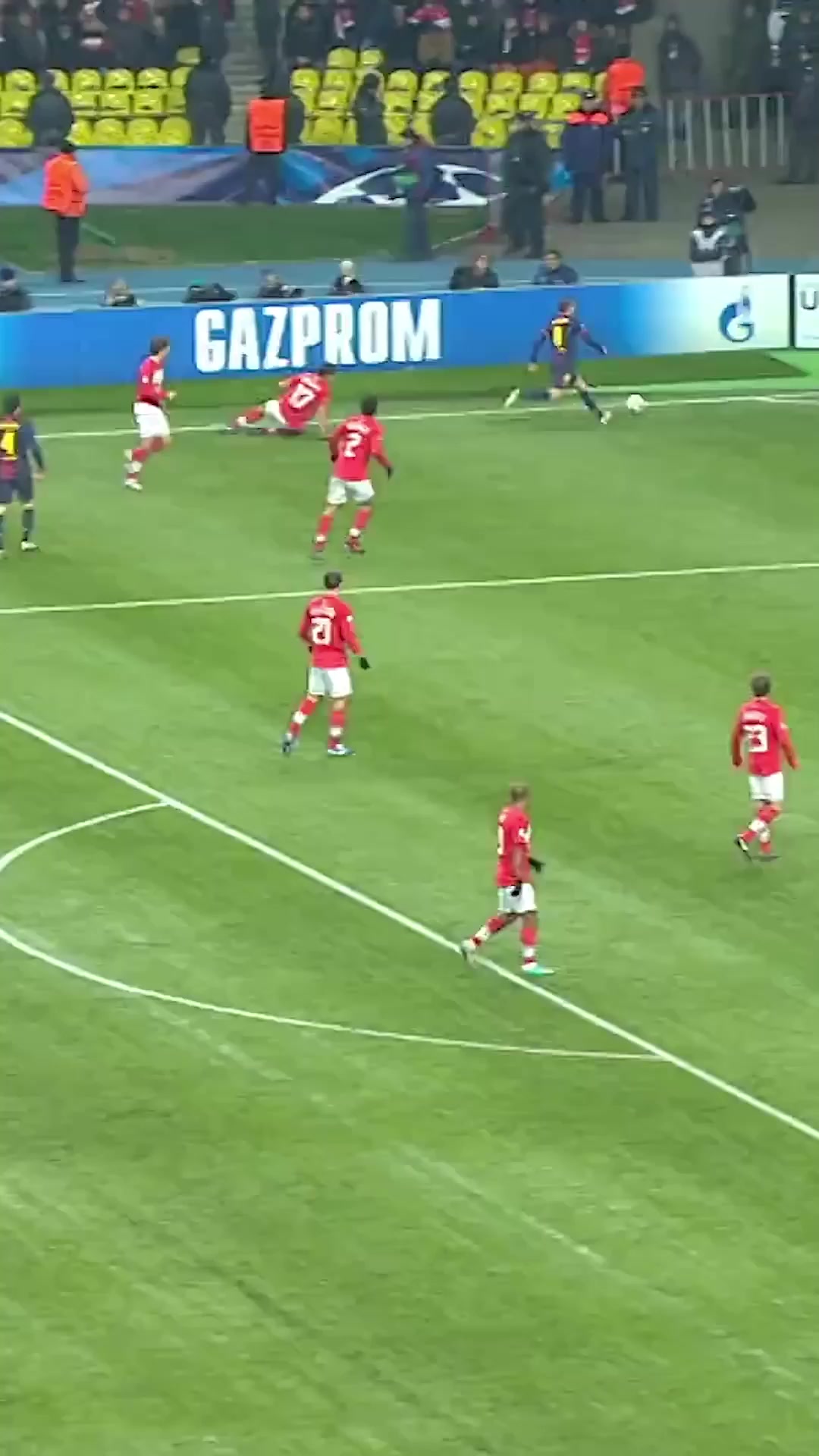 踢球優(yōu)雅會魔法中場藝術(shù)家伊涅斯塔