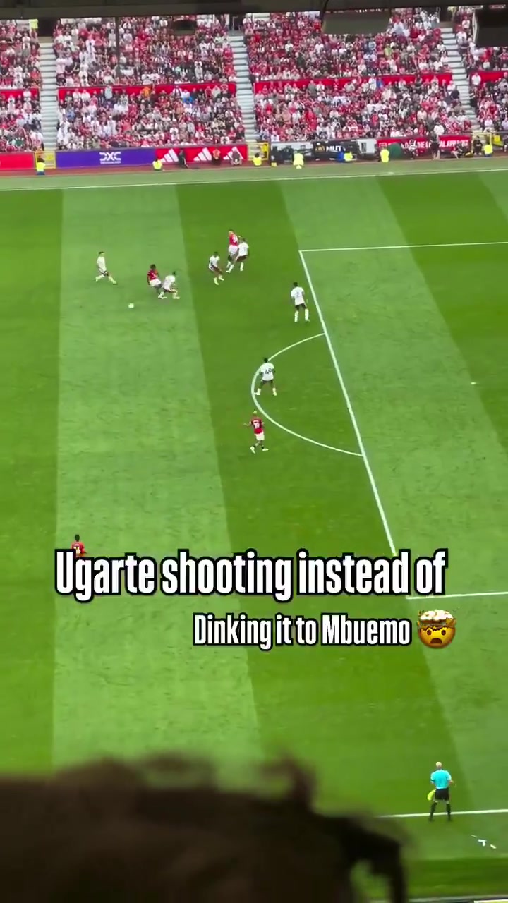 最糟糕的決策烏加特沒有將球傳給姆貝莫而是選擇自己打門