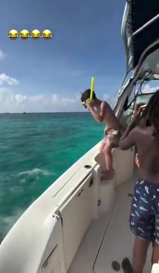 黑心老爹塔圖姆一把把兒子推進(jìn)海里