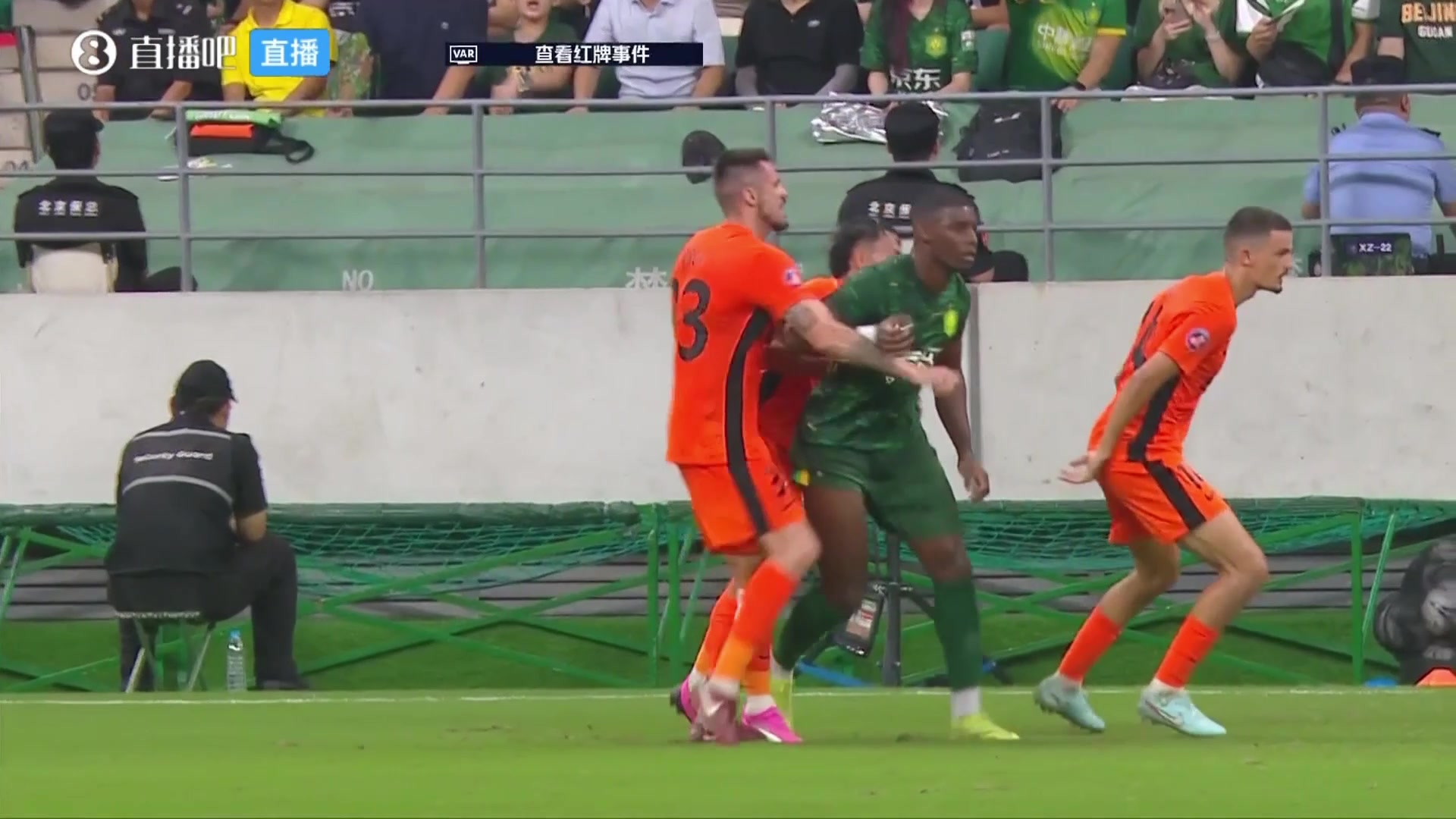 你怎么看?玉昆外援踢倒法比奧被裁判直紅罰下
