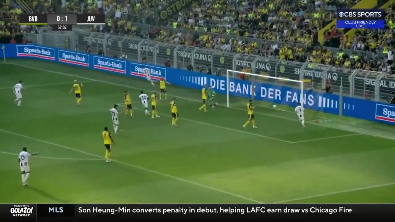 這球進(jìn)的漂亮坎比亞索小角度爆射破門梅開二度