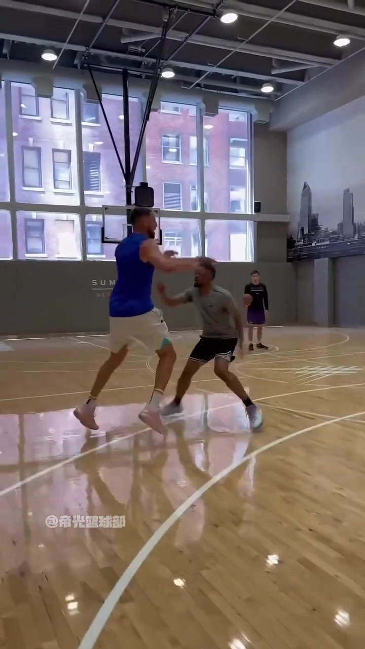 克萊對(duì)抗接球三分訓(xùn)練神準(zhǔn)