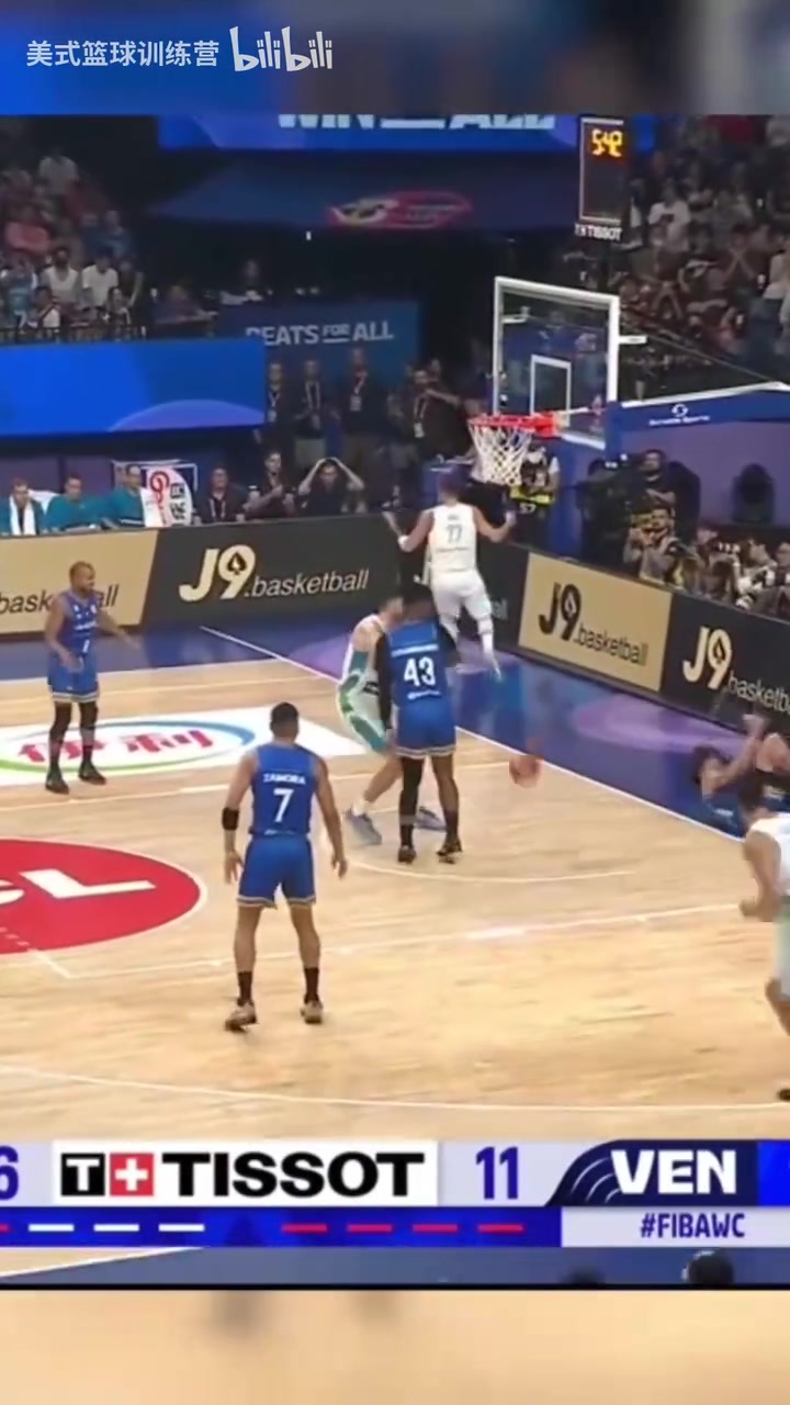 持球大核東契奇的比賽太有觀賞性了主攻和傳球無縫切換