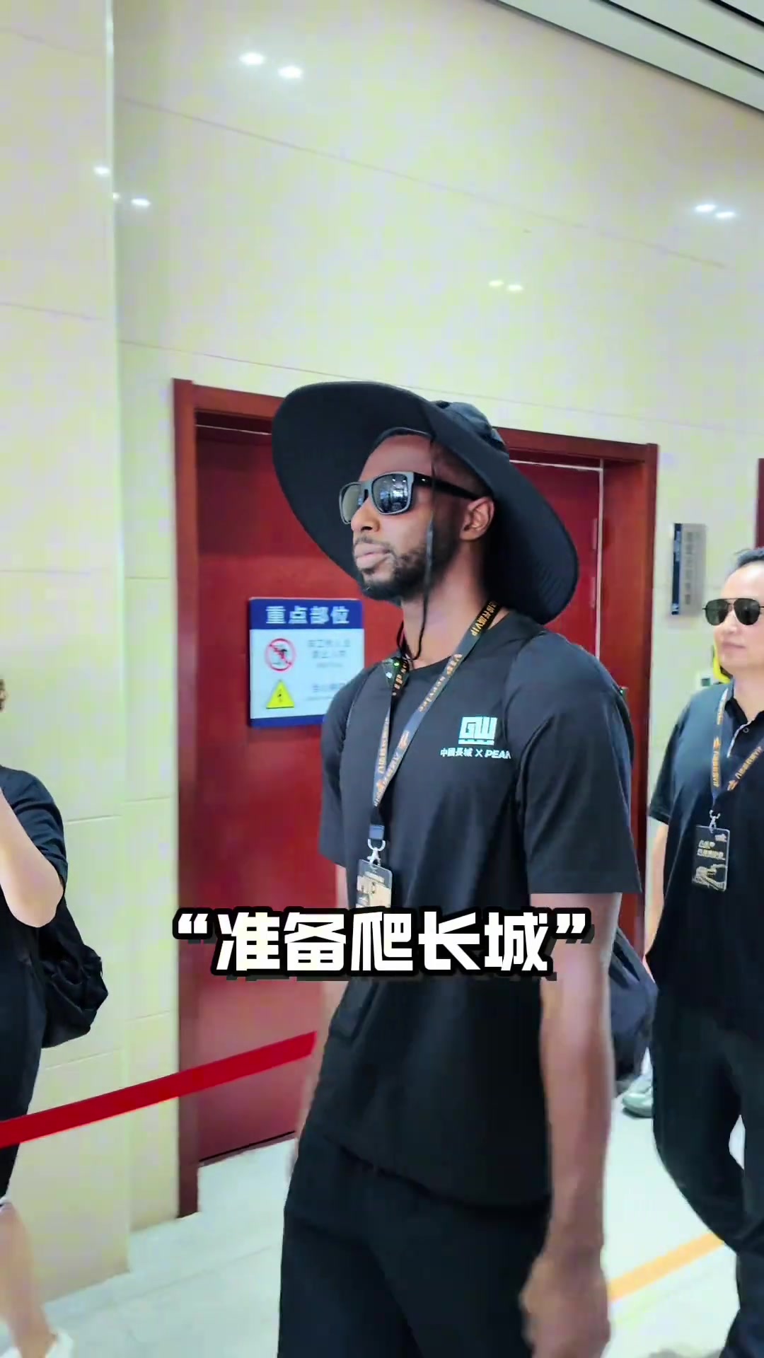 不到長城非好漢嘴哥打卡八達嶺長城把嘴哥都曬黑了