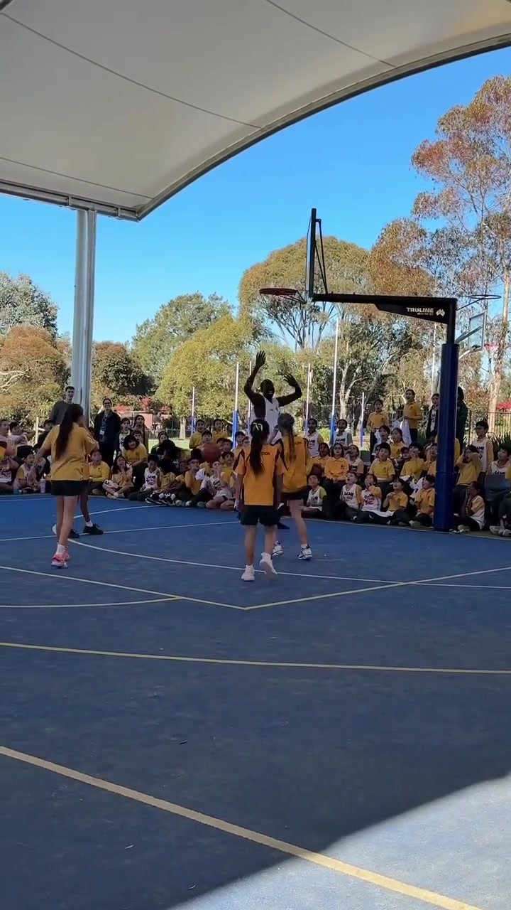 太黑了你說他是梅克加布里埃爾里斯我都信