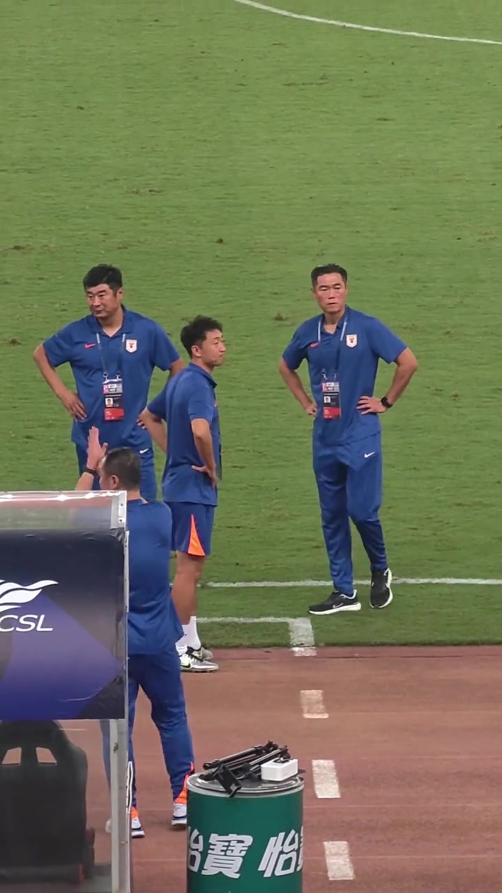 泰山隊兩大傳奇中鋒同框宿茂臻擔(dān)任副總經(jīng)理韓鵬暫掌泰山帥印