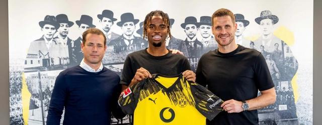 多特簽下切爾西中場丘庫埃梅卡，轉(zhuǎn)會費2500萬歐，含浮動及轉(zhuǎn)售條款。