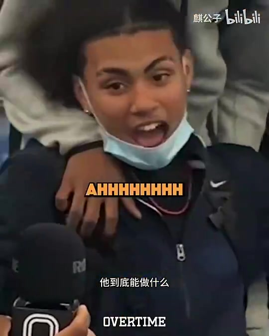 美國(guó)小伙街頭辯論詹姆斯在韋德和波什身邊只是個(gè)角色球員